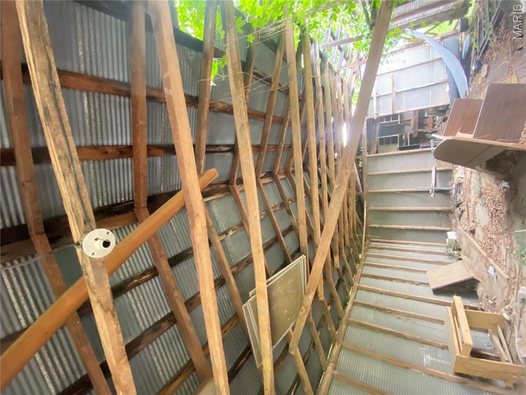 1 E Howard Property Photo 5