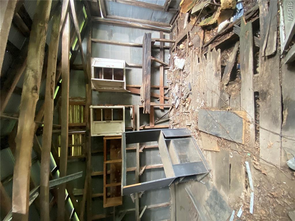 1 E Howard Property Photo 8