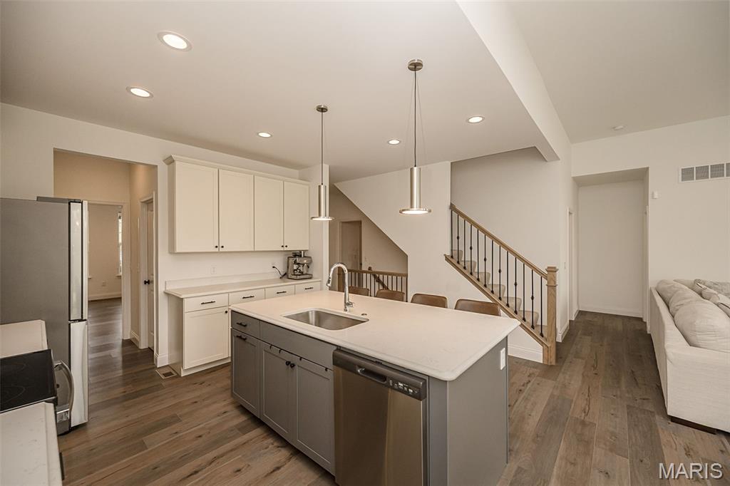 325 Gailin Drive Property Photo 8