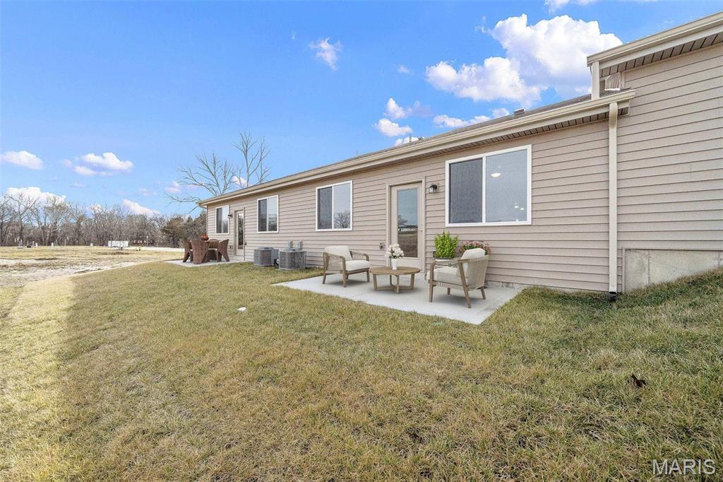 883 Walter Way Property Photo 7