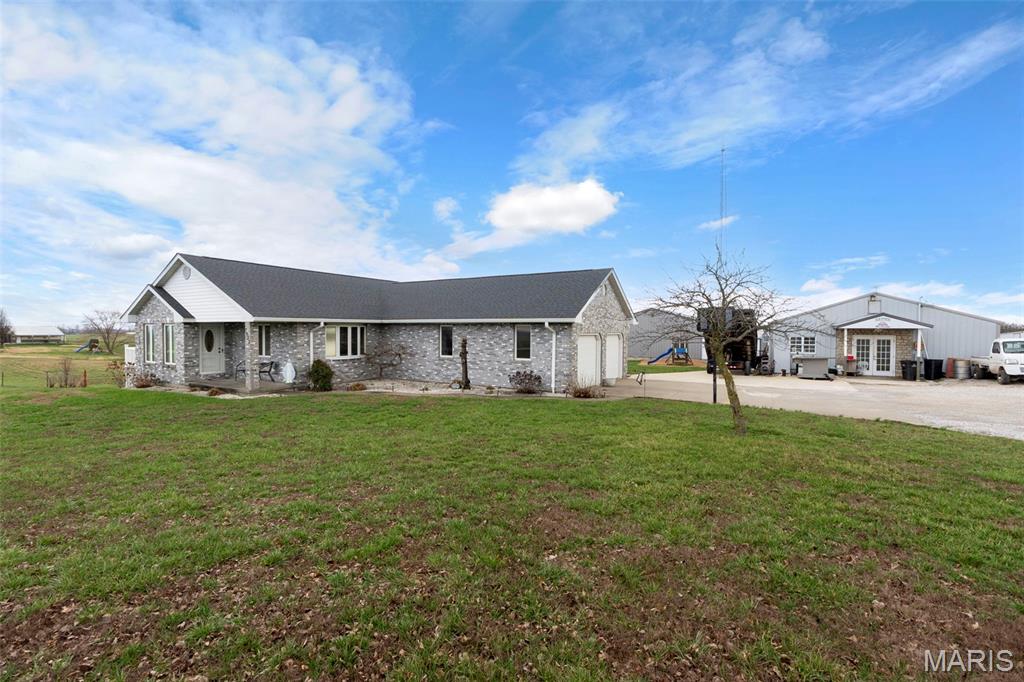 7633 Highway F Property Photo 1