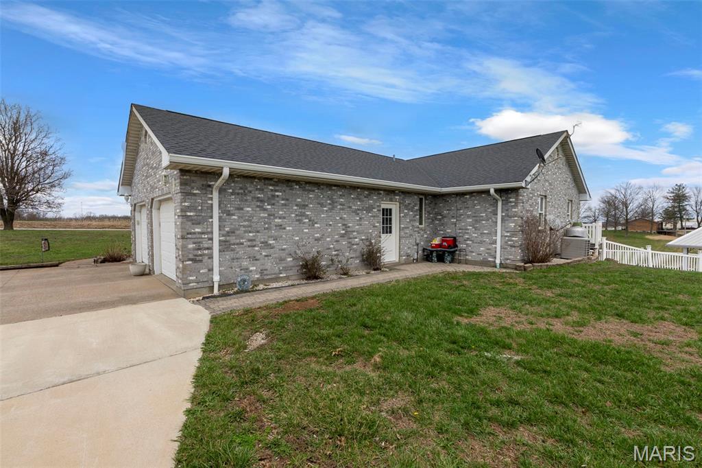 7633 Highway F Property Photo 5