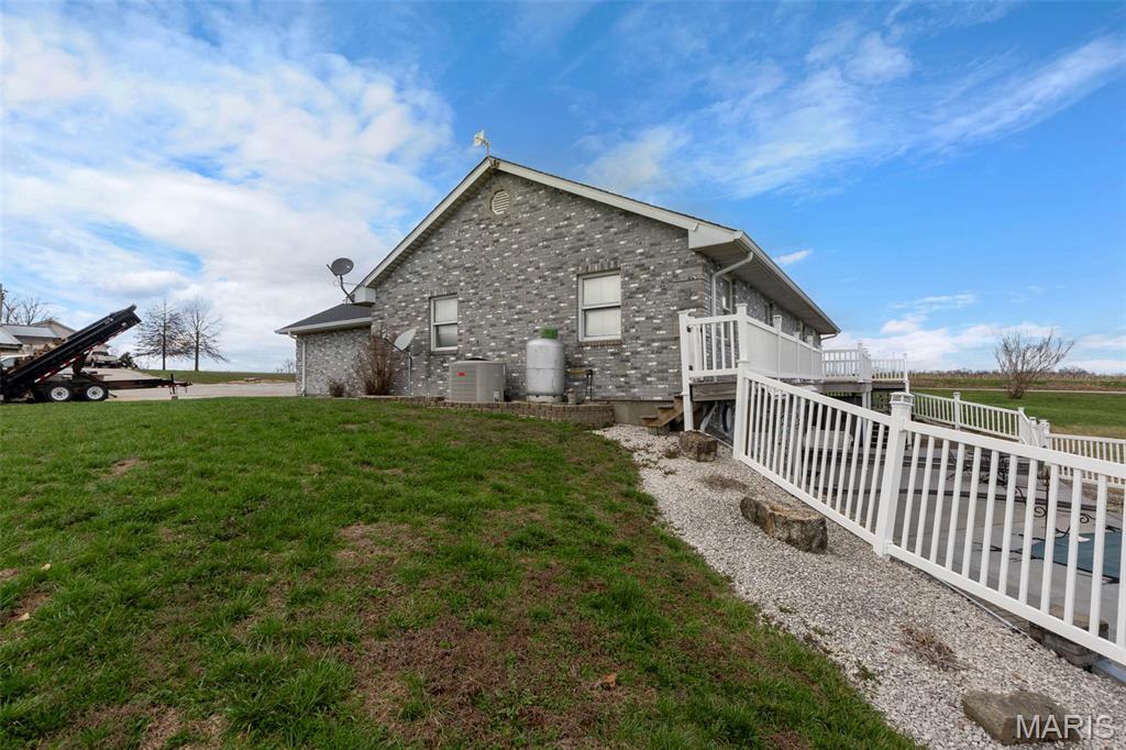 7633 Highway F Property Photo 8