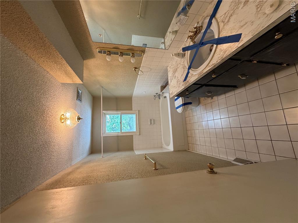 2033 Anthony Drive Property Photo 3