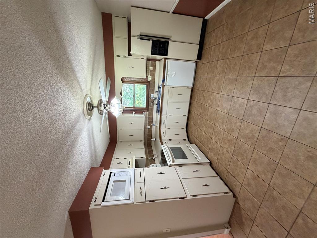 2033 Anthony Drive Property Photo 4