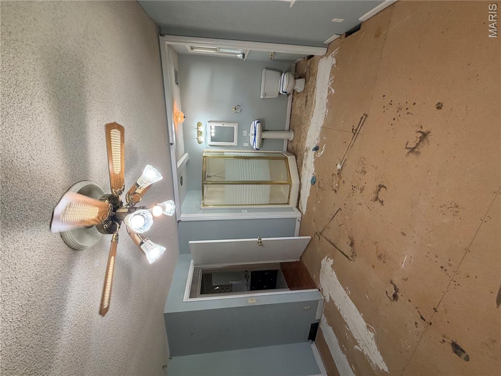 2033 Anthony Drive Property Photo 6