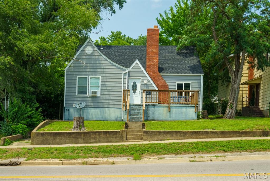709 E 10th Street Property Photo 1