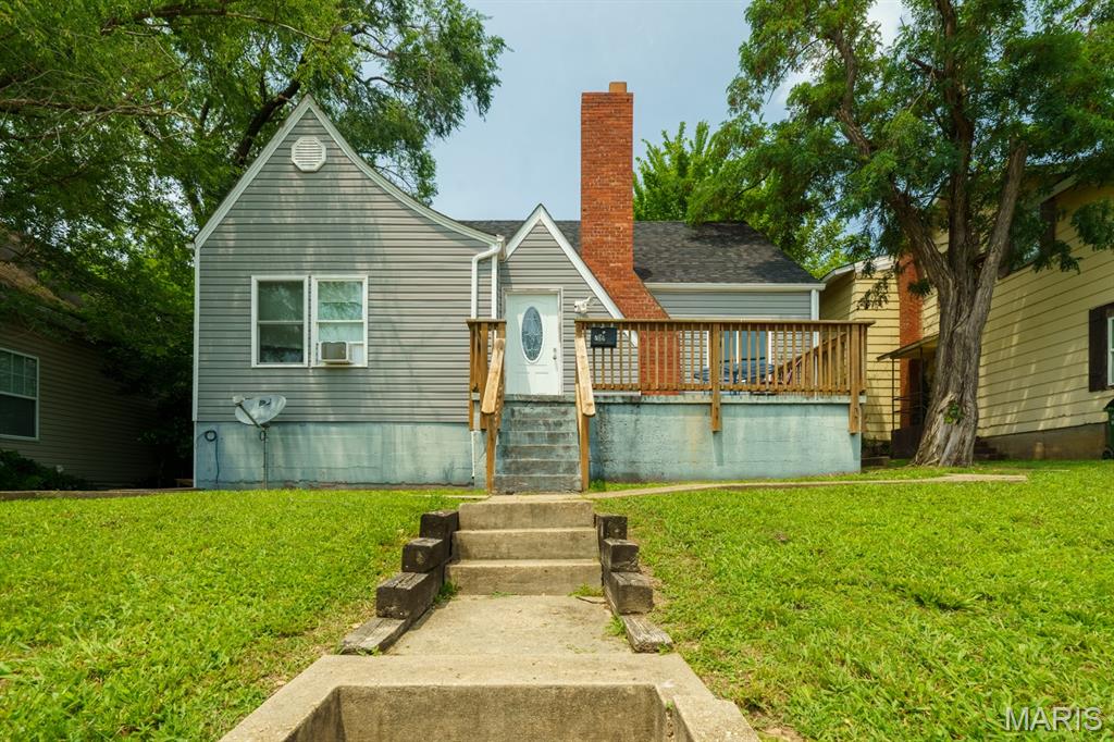 709 E 10th Street Property Photo 2