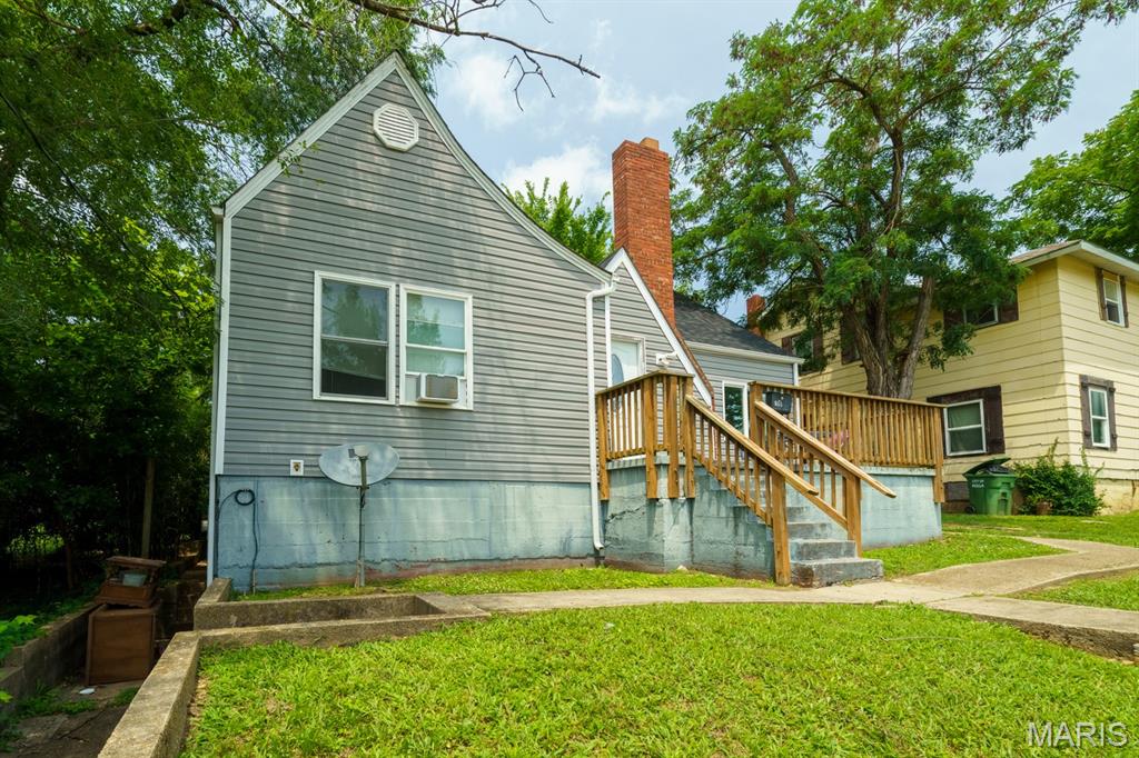 709 E 10th Street Property Photo 4