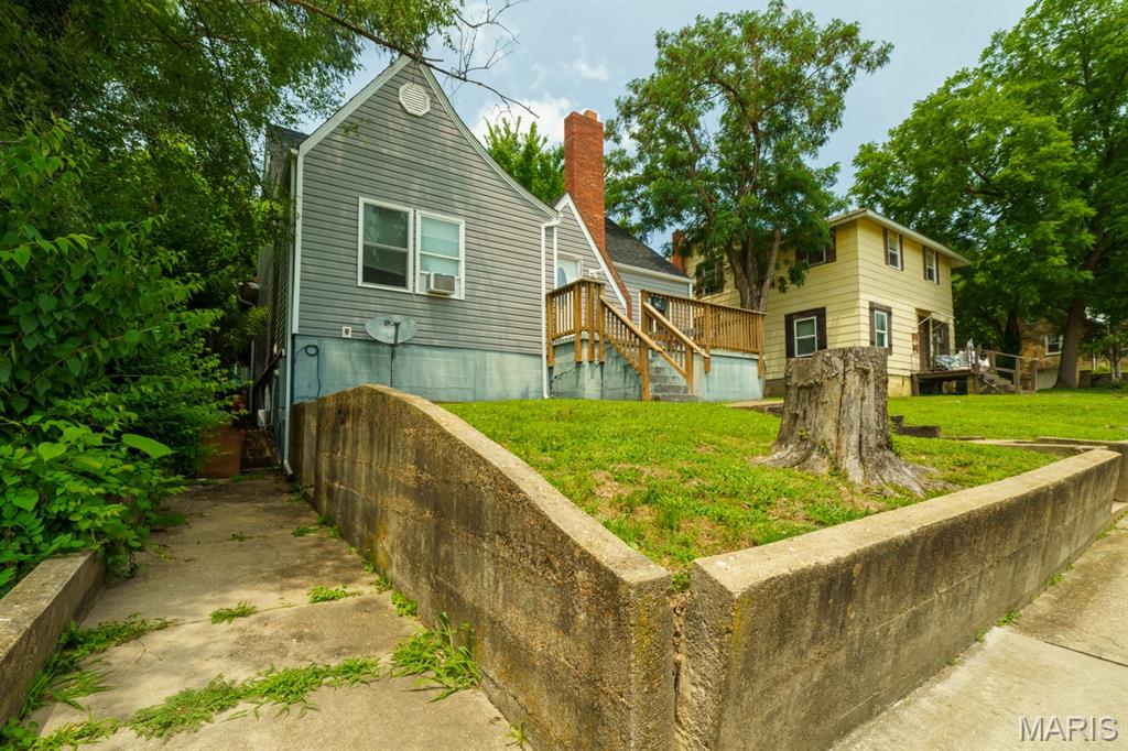 709 E 10th Street Property Photo 5