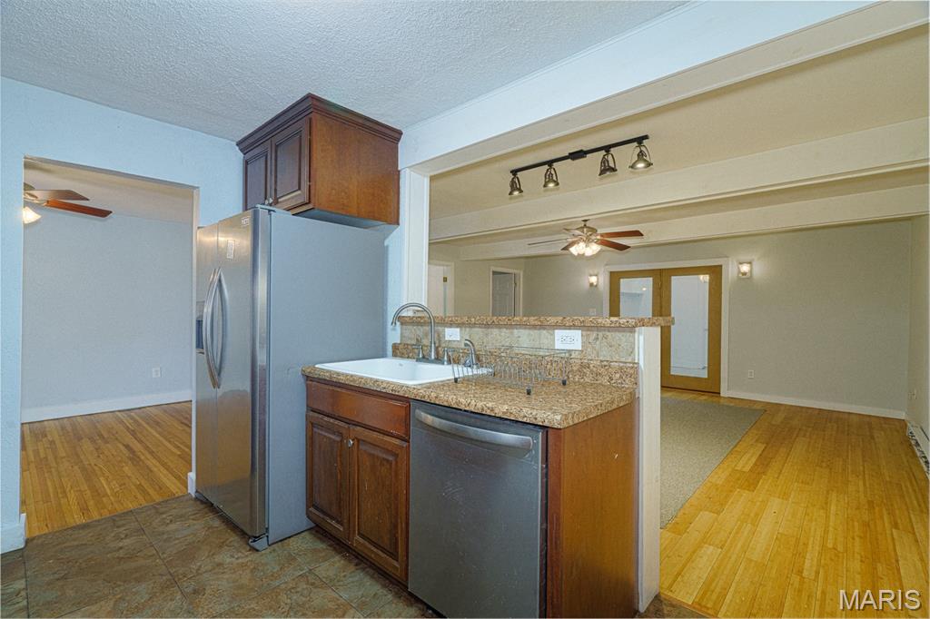 709 E 10th Street Property Photo 19