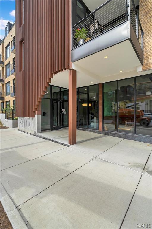 4101 Laclede Avenue 202