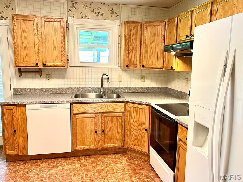 1310 Hillview Drive Property Photo 2