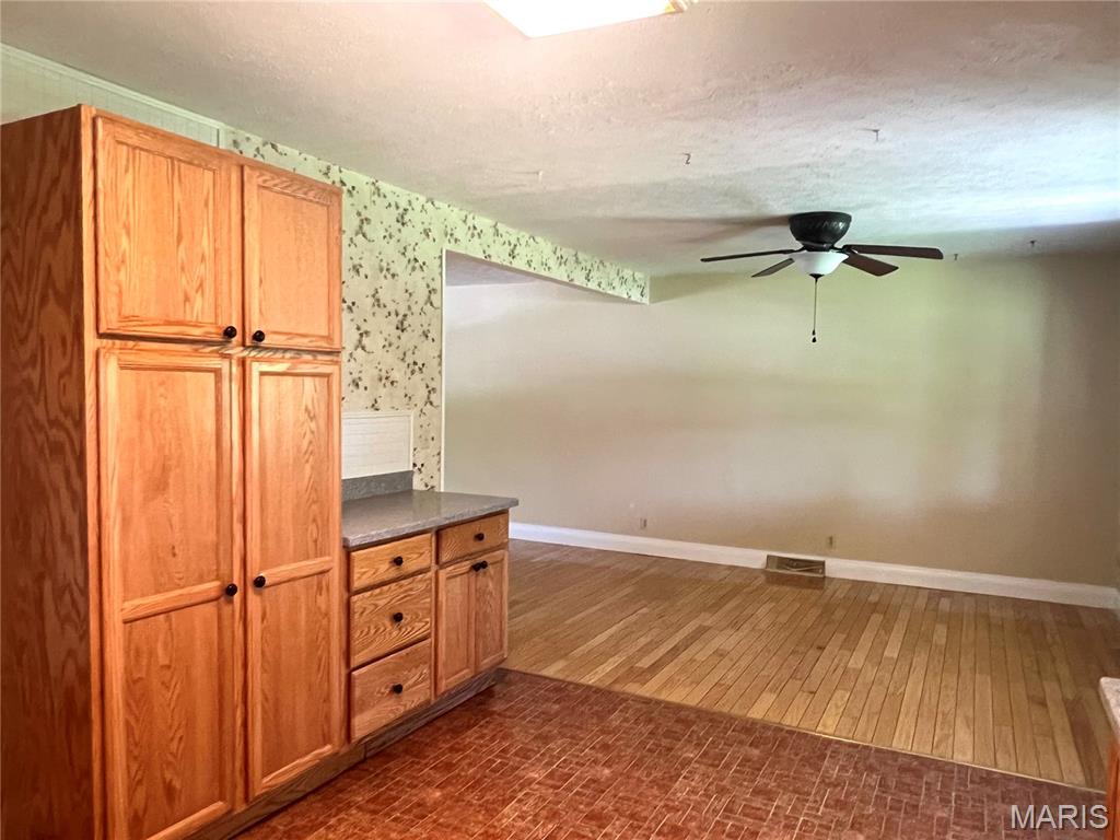 1310 Hillview Drive Property Photo 5