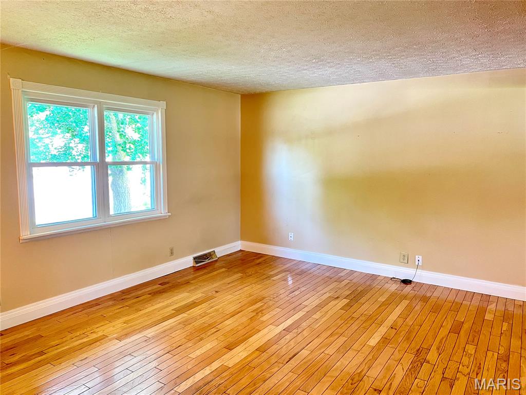 1310 Hillview Drive Property Photo 8