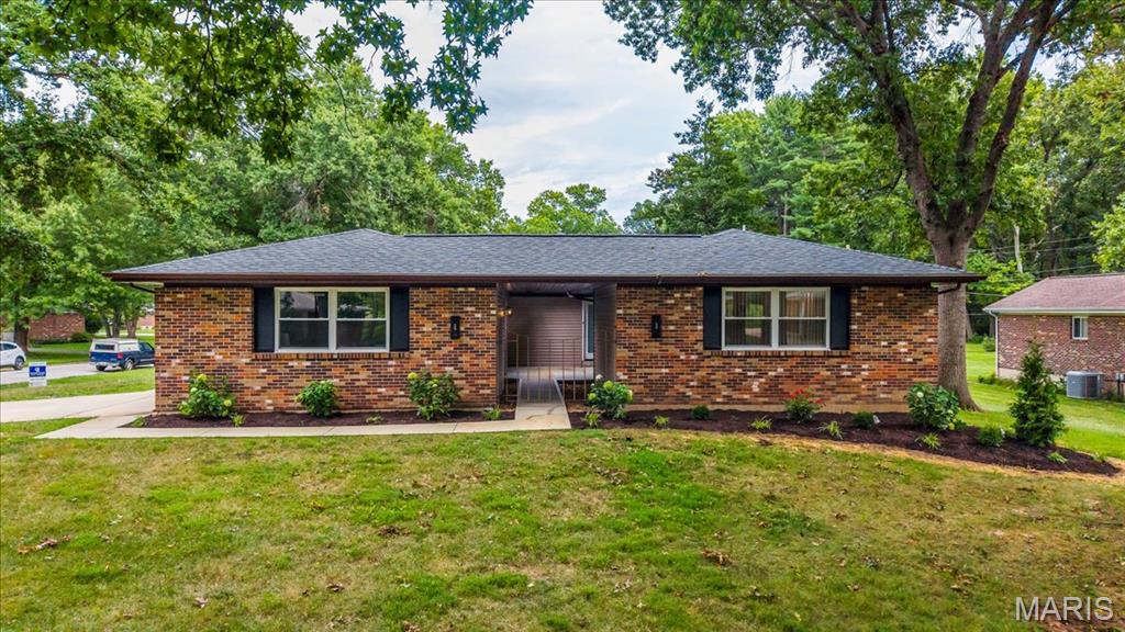 1040 Bridgeport Drive Property Photo 2