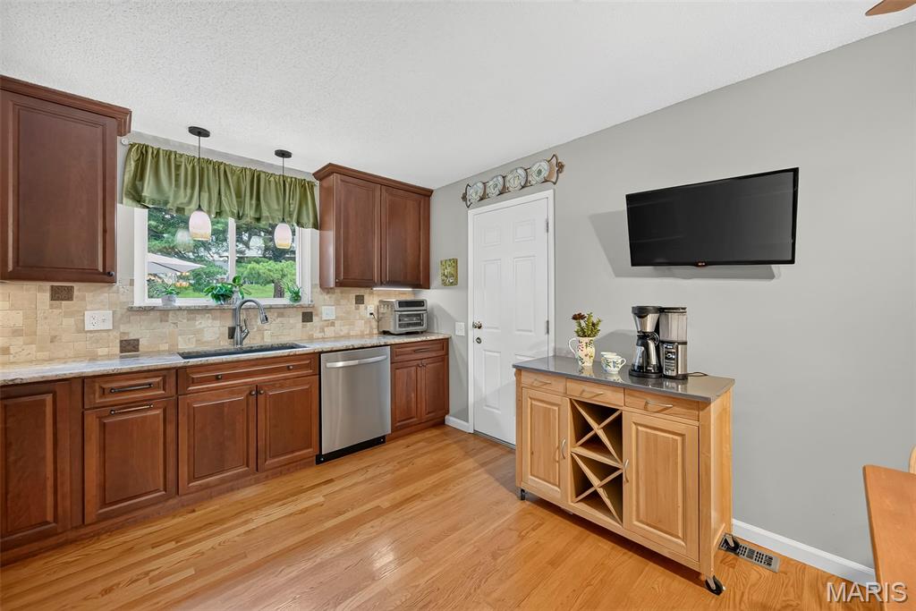 13247 Delft Drive Property Photo 6