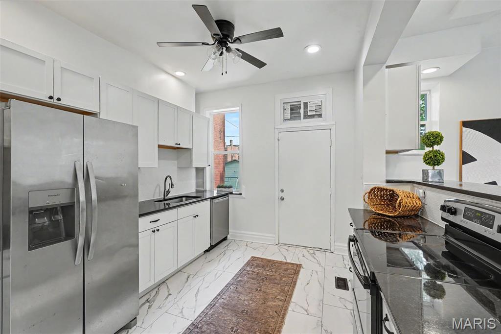 3911 Sullivan Avenue Property Photo 16