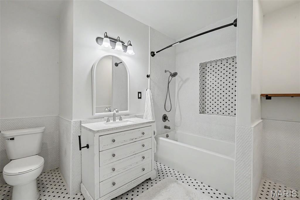 3911 Sullivan Avenue Property Photo 24