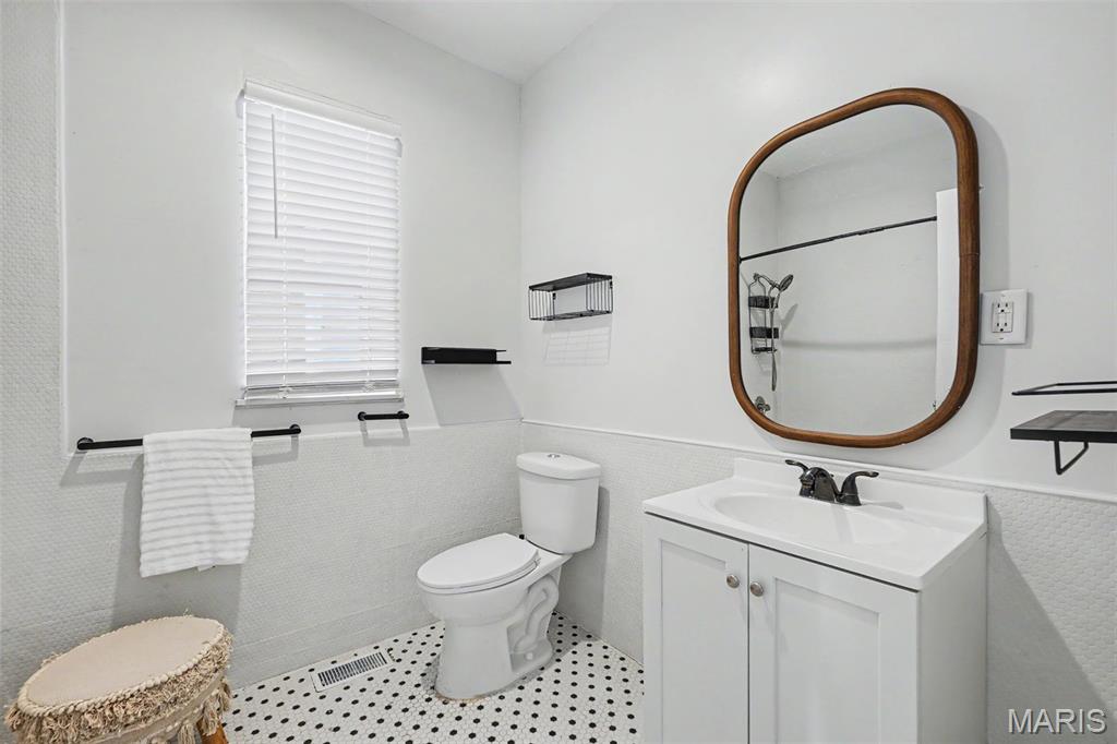 3911 Sullivan Avenue Property Photo 28