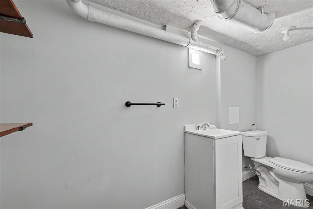 3911 Sullivan Avenue Property Photo 34