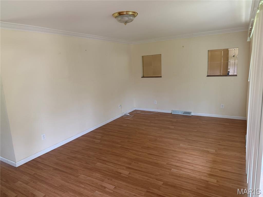 10044 Grosvenor Drive Property Photo 3