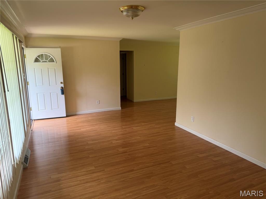 10044 Grosvenor Drive Property Photo 4