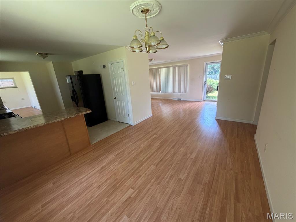 10044 Grosvenor Drive Property Photo 6