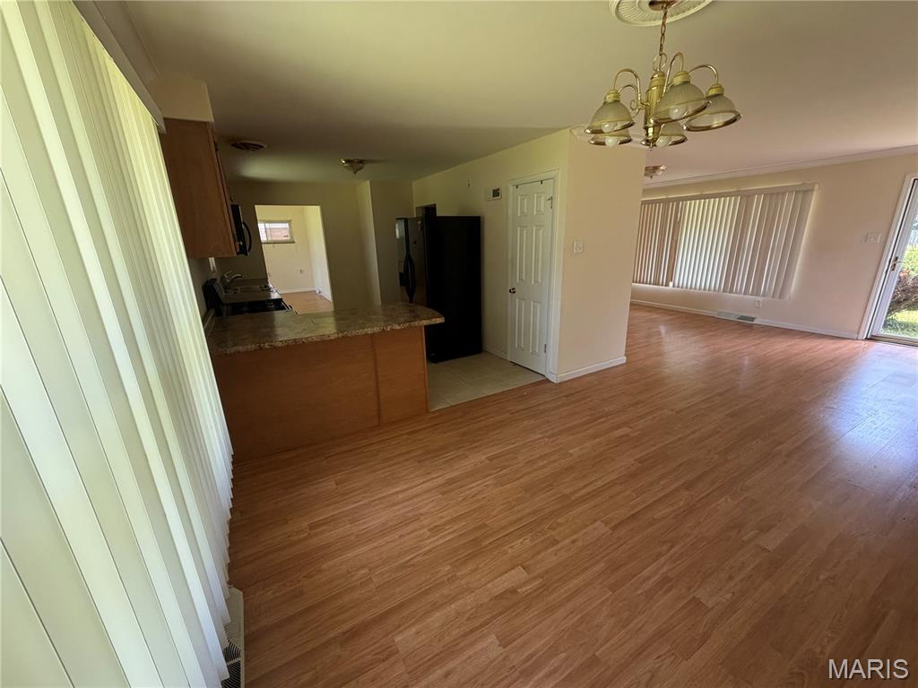 10044 Grosvenor Drive Property Photo 7
