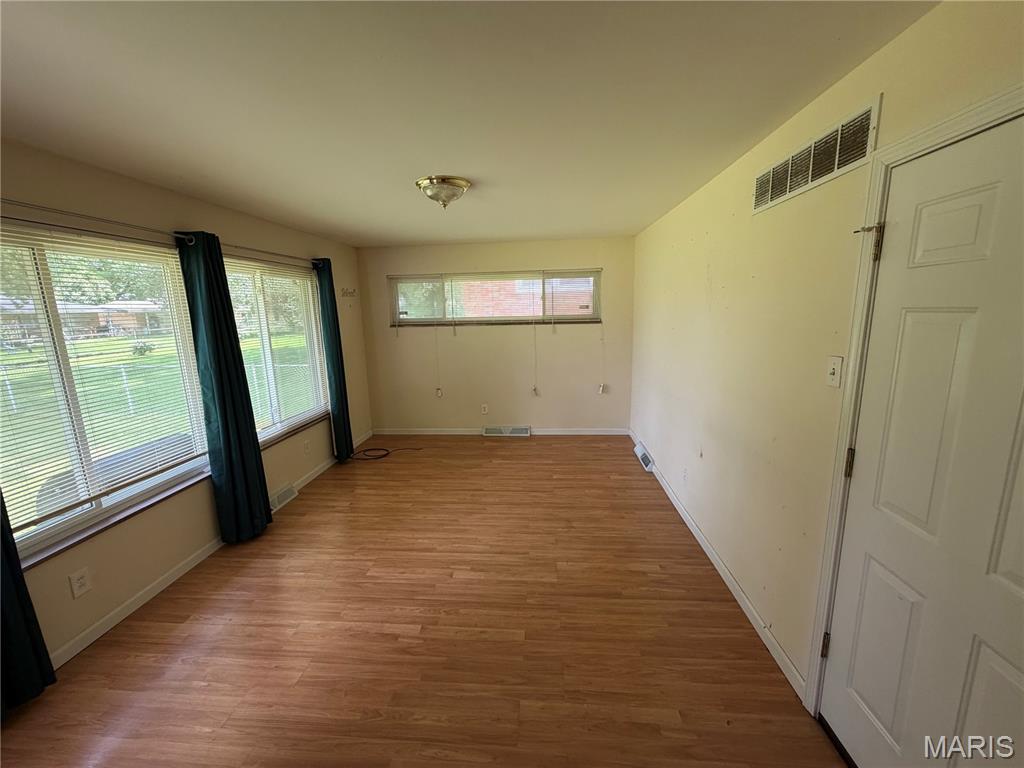 10044 Grosvenor Drive Property Photo 15