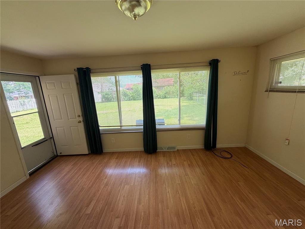 10044 Grosvenor Drive Property Photo 16