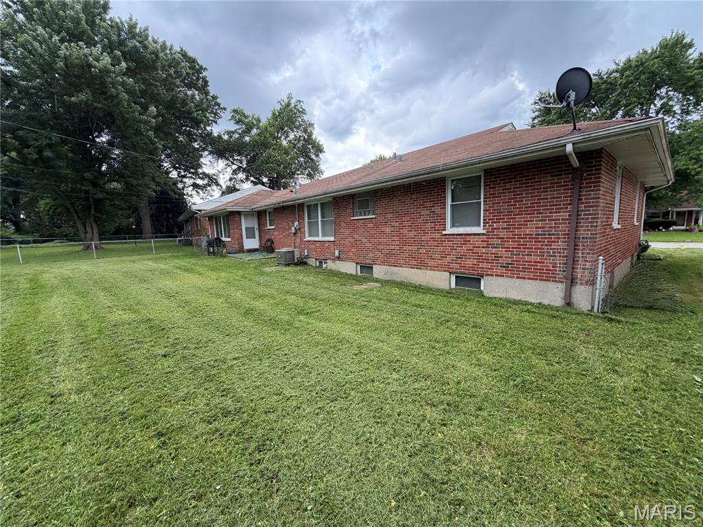 10044 Grosvenor Drive Property Photo 19