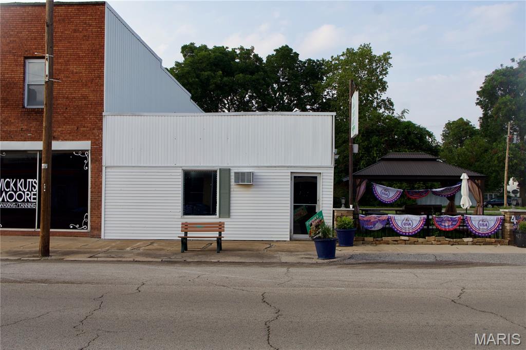 129 W Yoakum Avenue Property Photo 1