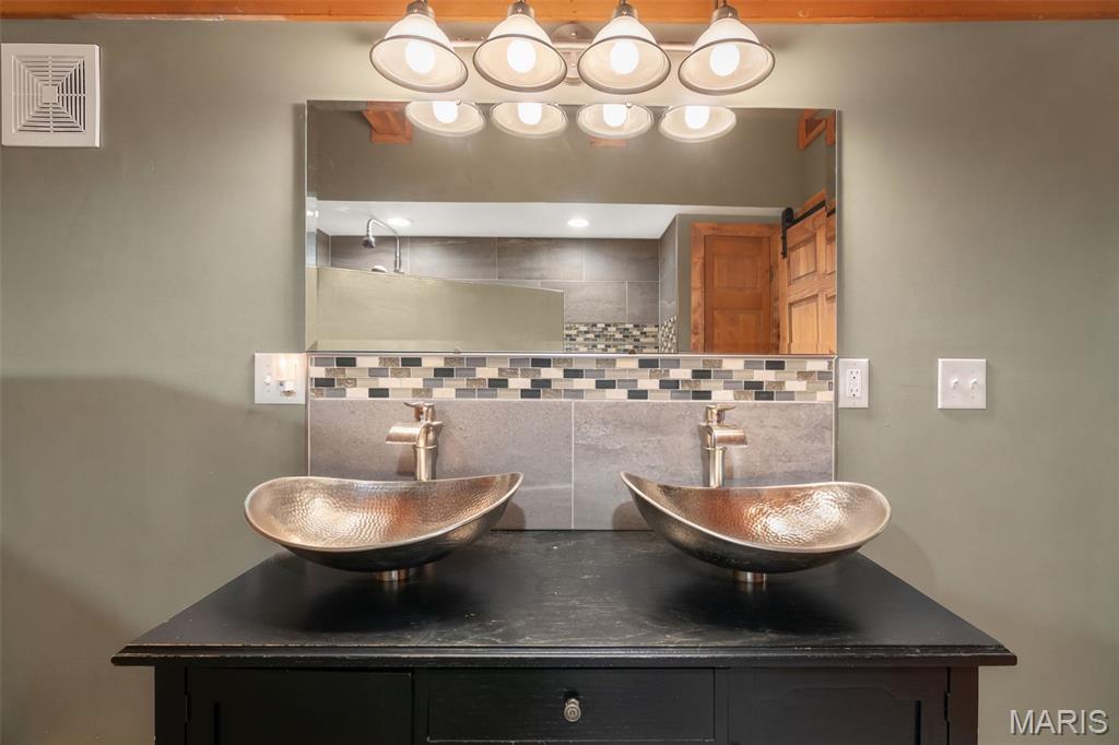 7024 Highway 100 Property Photo 32