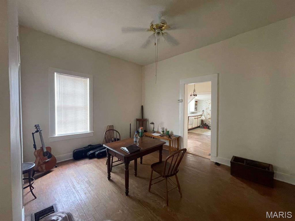 206 Howard Street Property Photo 4