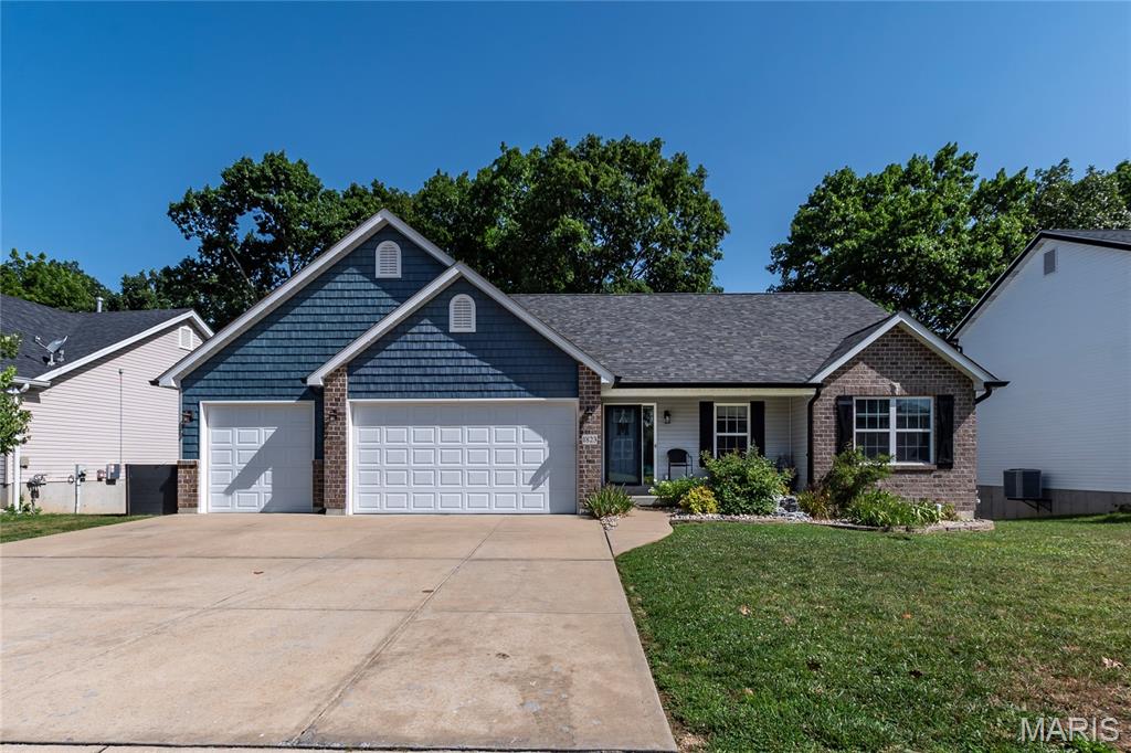 1823 Iron Mountain Dr Drive Property Photo 2