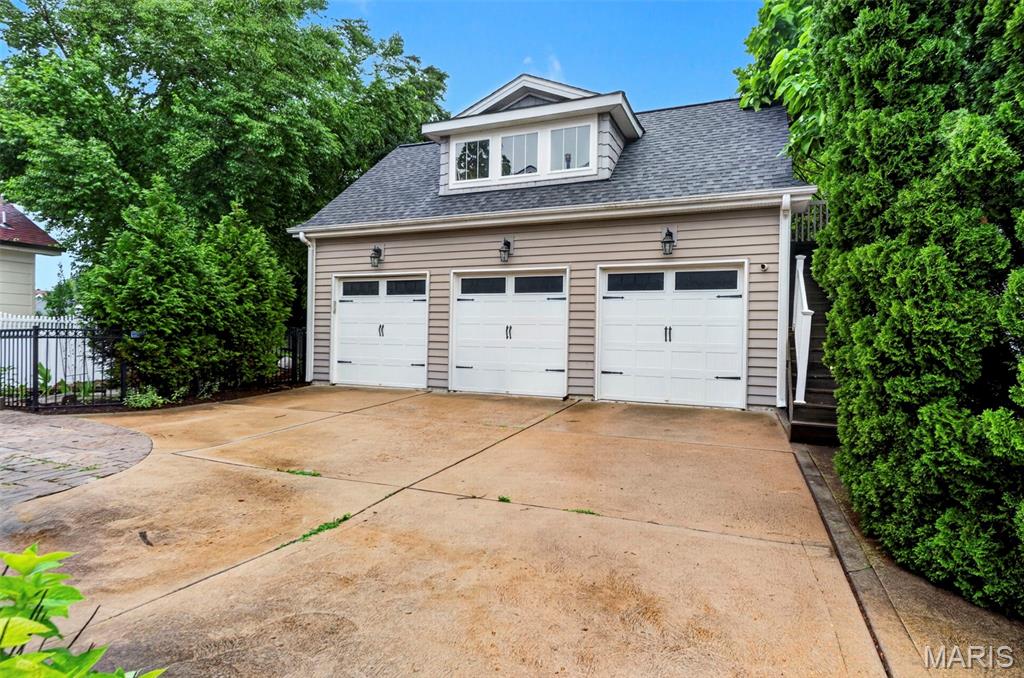 407 E Argonne Drive Property Photo 4