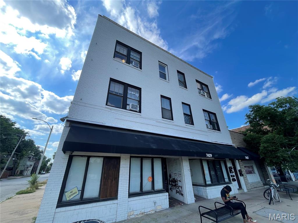 7427 S Broadway Property Photo 1