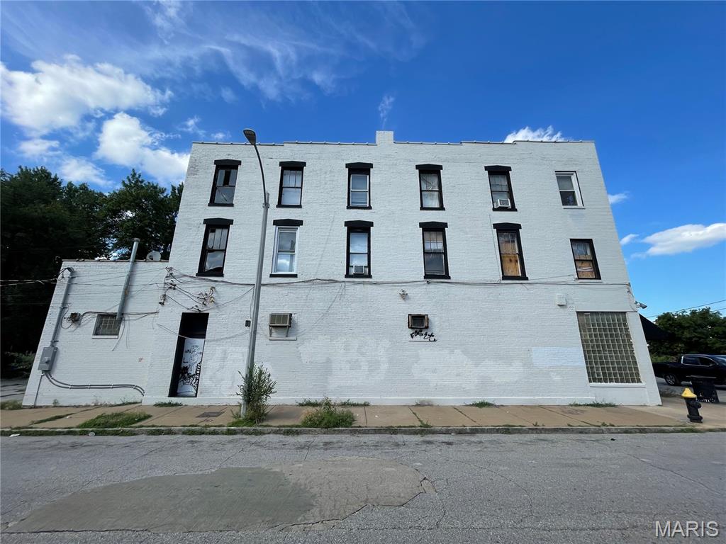 7427 S Broadway Property Photo 3