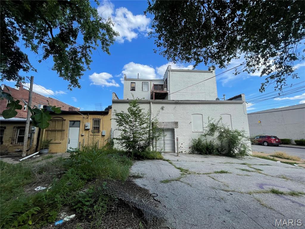 7427 S Broadway Property Photo 5