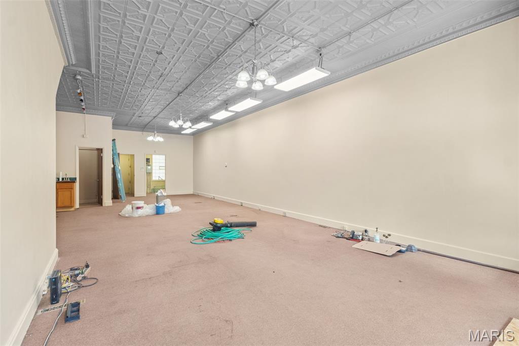 4073 S Grand Boulevard Property Photo 9