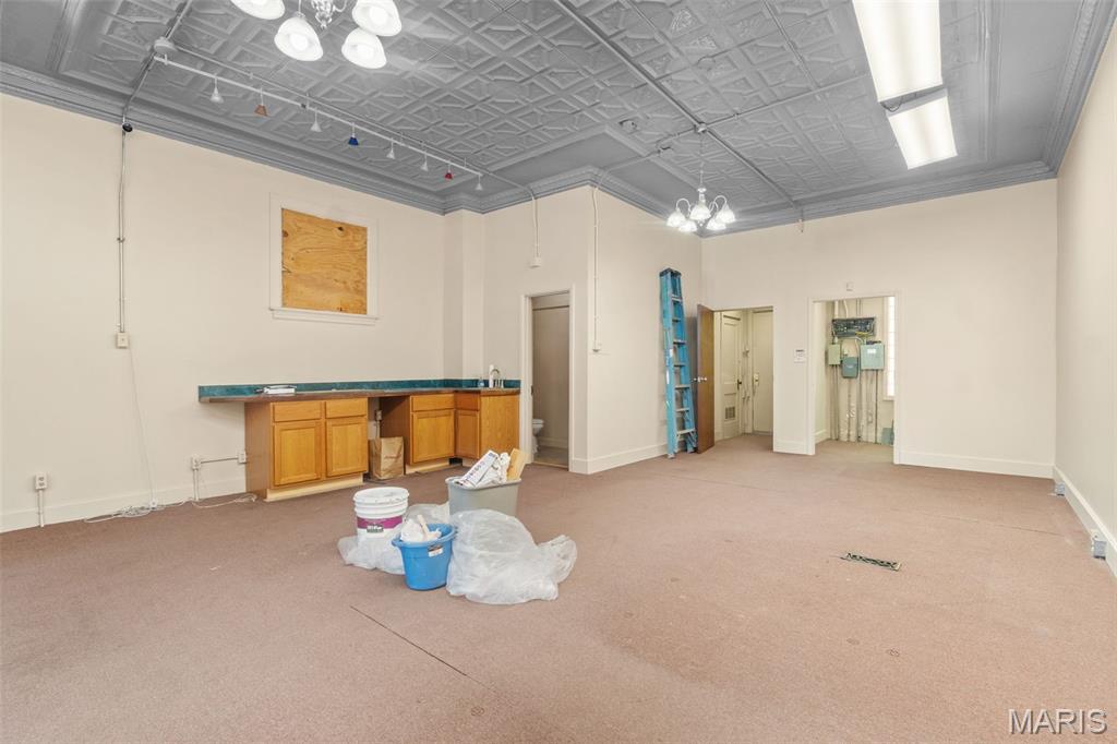 4073 S Grand Boulevard Property Photo 15