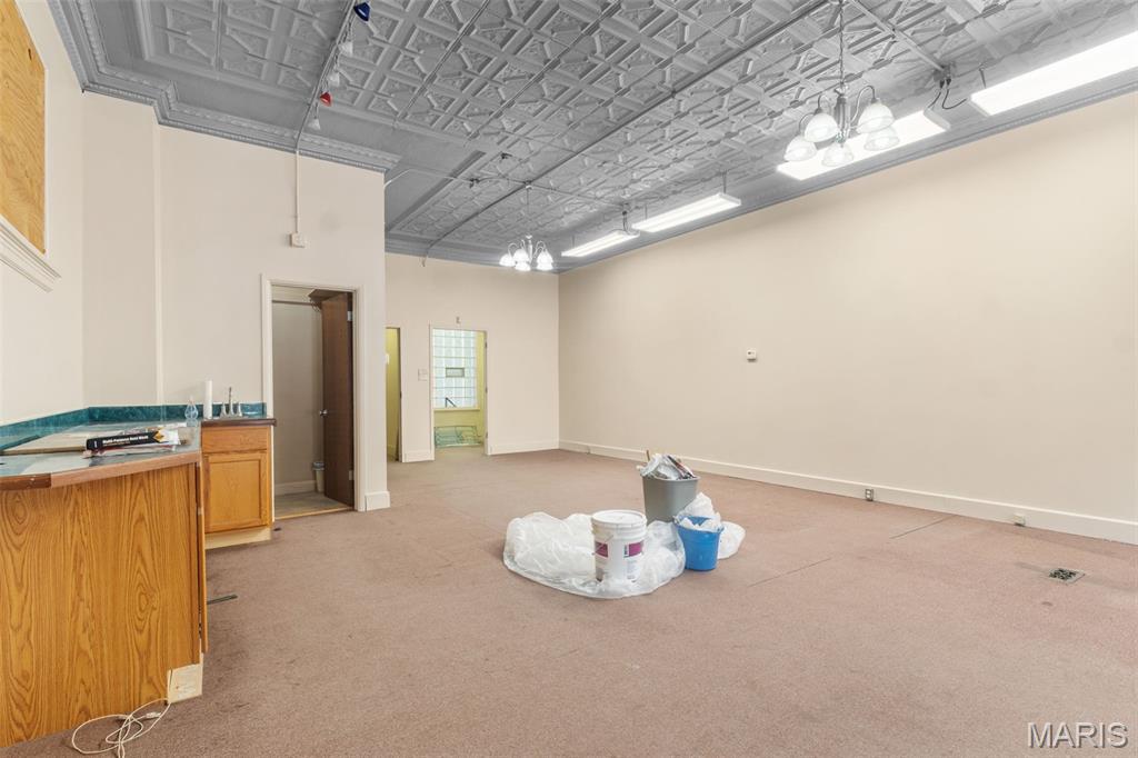 4073 S Grand Boulevard Property Photo 16