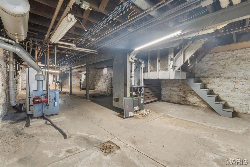 4073 S Grand Boulevard Property Photo 19