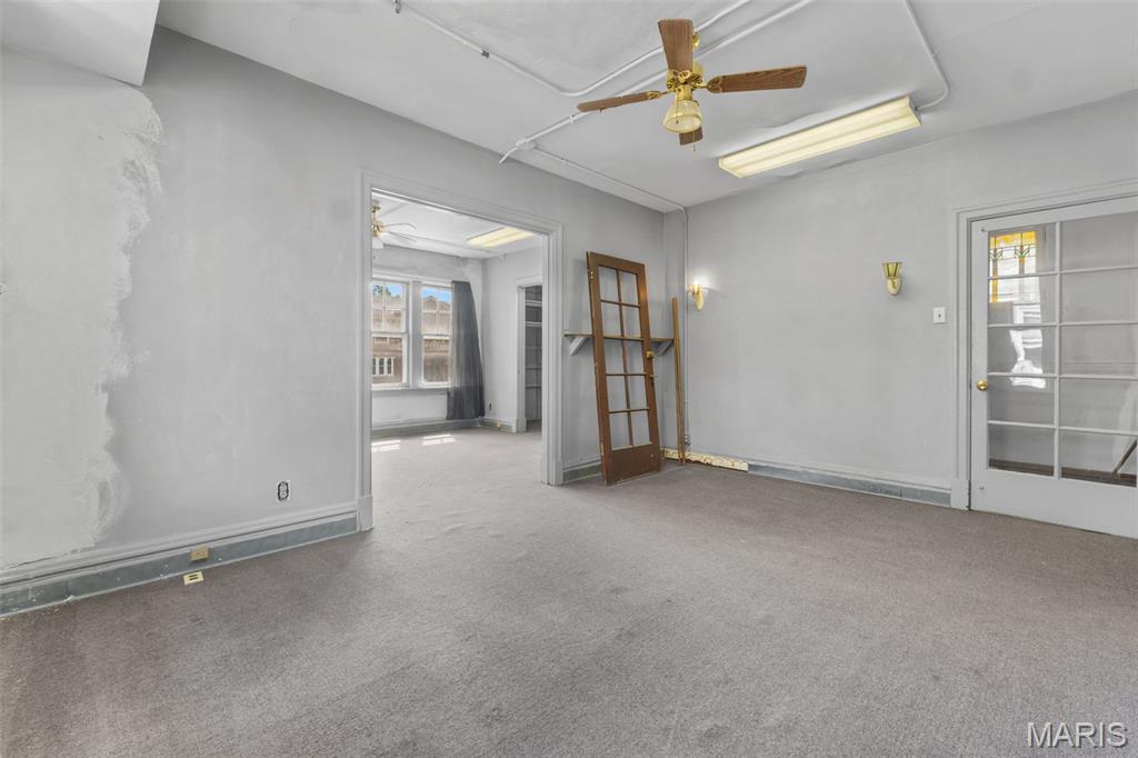 4073 S Grand Boulevard Property Photo 30