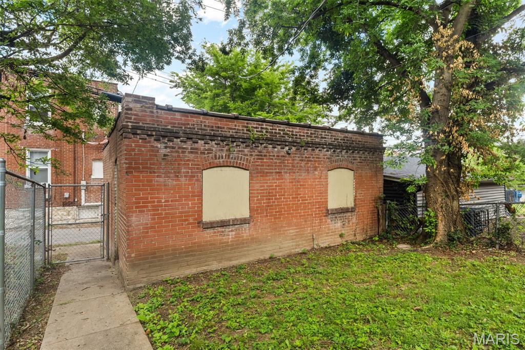 4073 S Grand Boulevard Property Photo 38