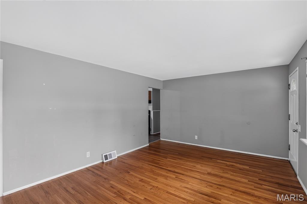 10320 Varnum Drive Property Photo 4