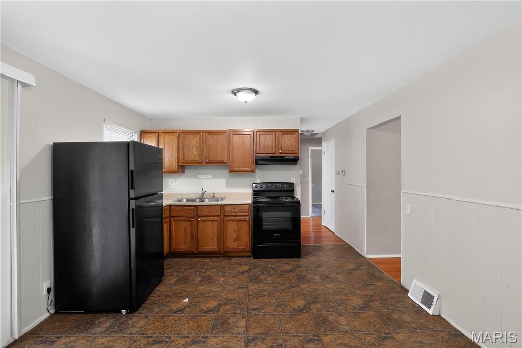 10320 Varnum Drive Property Photo 6