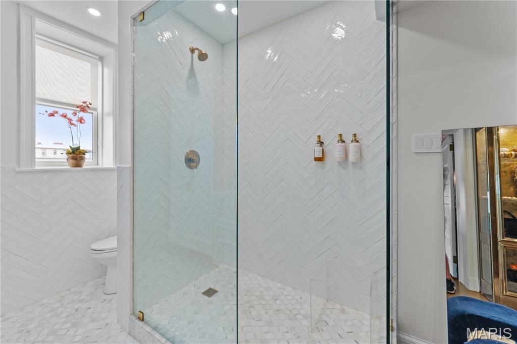 5290 Waterman 2e Property Photo 14