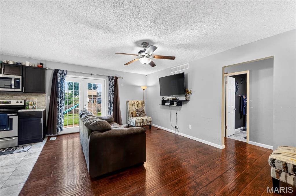 1124 Teson Road Property Photo 5